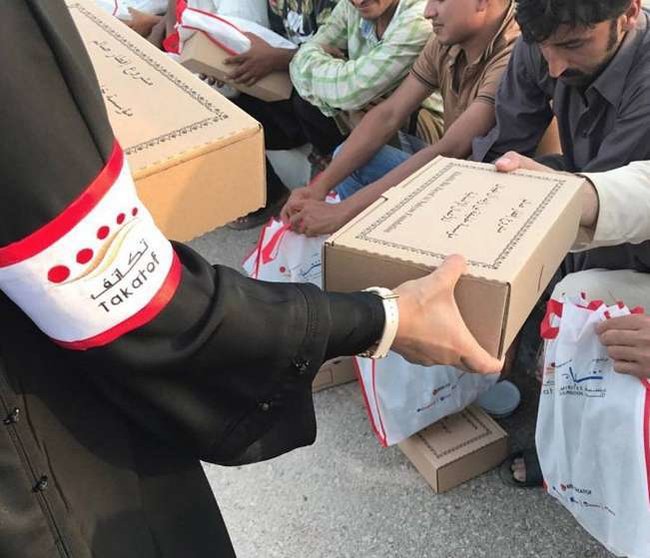 Los voluntarios de la Fundación Emiratos han repartido ropa y alimentos por todo el país. (WAM)
