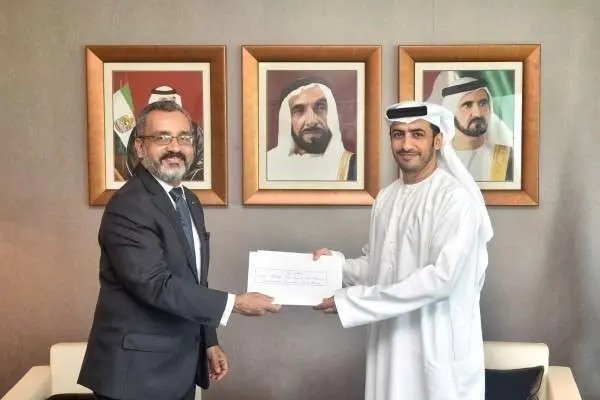 Fernando Luis Lemos Igreja presenta sus credenciales como embajador de Brasil al subsecretario de Protocolo de Emiratos, Shehab Ahmed Al Fahim. (WAM)