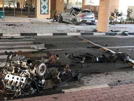 Imagen de los vehículos siniestrados en Battuta Mall.
