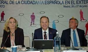 Eduardo Dizy, en el centro, tras su reelección como presidente del Consejo General de la Ciudadanía Española en el Exterior (España Exterior)