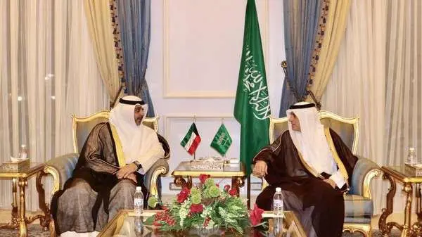 El canciller saudí Adel al-Jubeir y el Ministro de Estado de Kuwait, Mohammad Al-Sabah