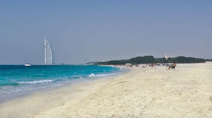 La playa pública Al Sufouh en Dubai.