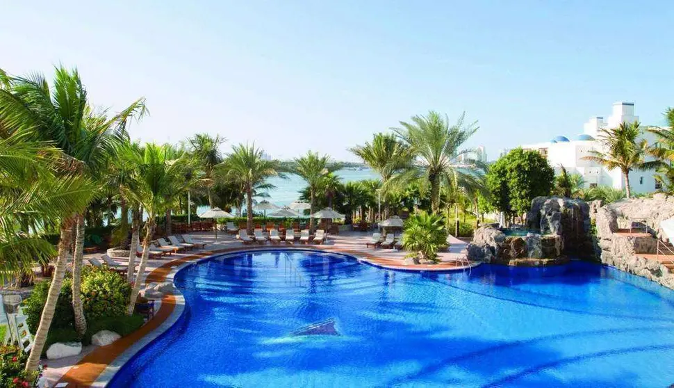 Piscina del Dubai Creek Golf & Yacht Club.