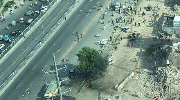 Una imagen de la zona del atentado de este lunes en Pakistán. (Wires)