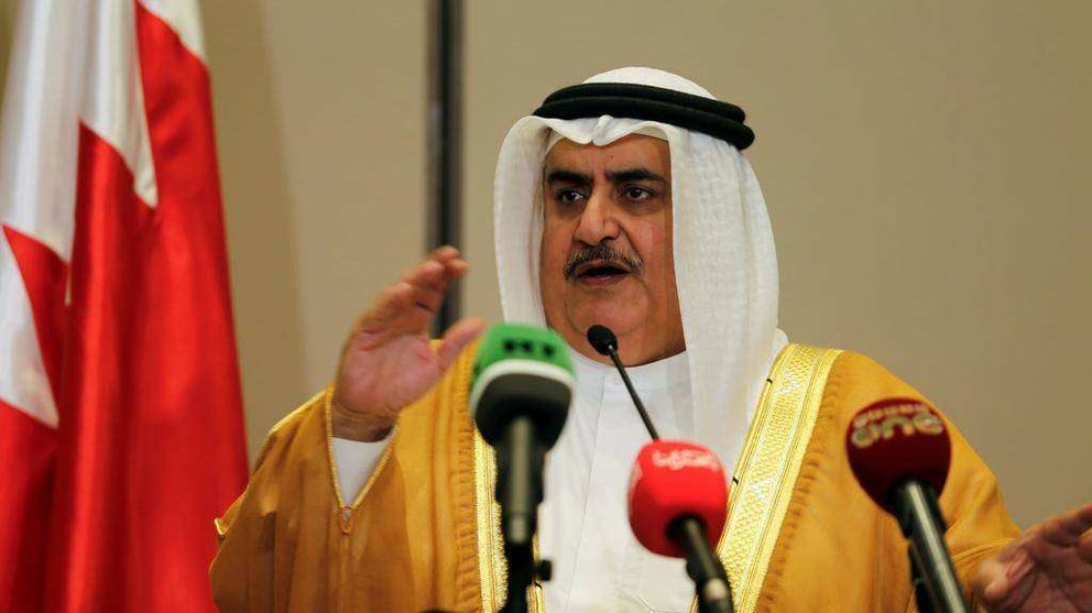 El ministro de Relaciones Exteriores de Bahréin, jeque Khalid bin Ahmed Al Khalifa, habla a los medios de comunicación después de la reunión del cuarteto en Manama el 30 de julio de 2017. (Reuters) 