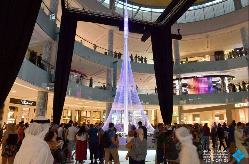 La impresionante réplica de Dubai Creek Tower está situada en el Grand Atrium de Dubai Mall. (@ DXBMediaOffice)