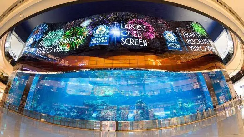 Pantalla OLED en Dubai Mall. 