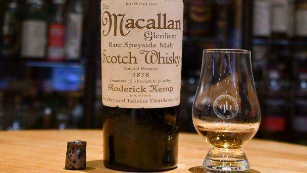 La botella de whisky Macallan de 1878. (AFP)