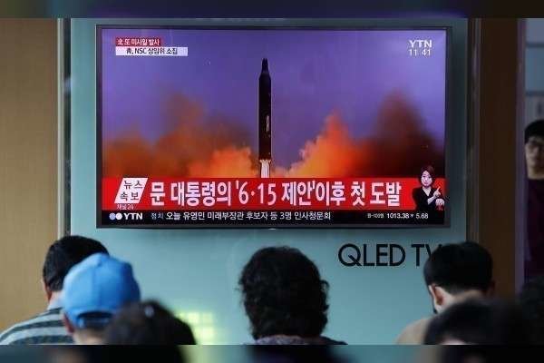 Emisión por televisión de un lanzamiento de misiles de Corea del Norte. (Chung Sung-Jun, Getty Images, a través de WAM)
