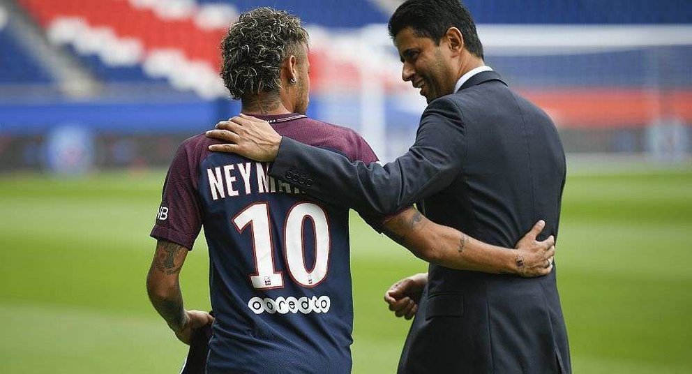 El futbolista Neymar durante su presentación con el PSG.
