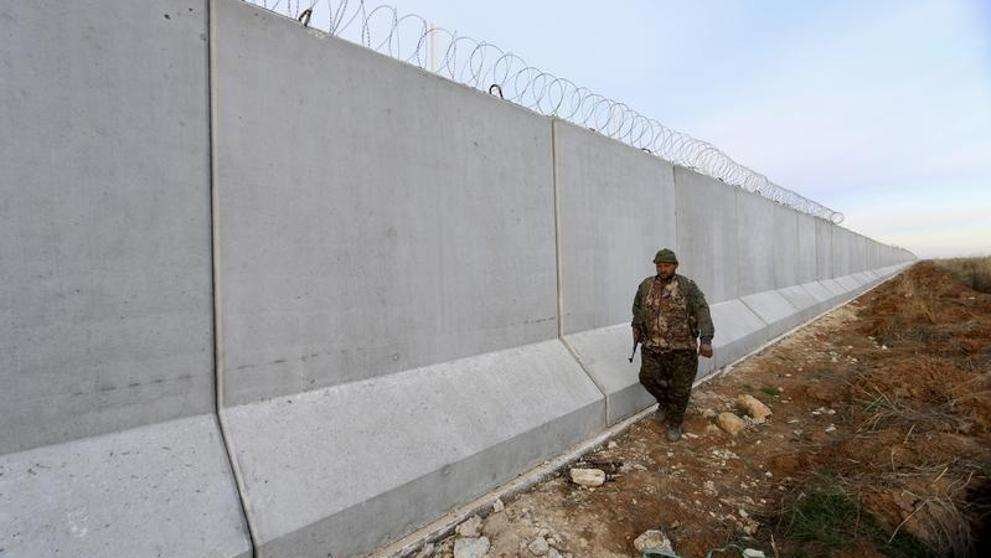 En la imagen de EFE, el muro construido entre Turquía y Siria.