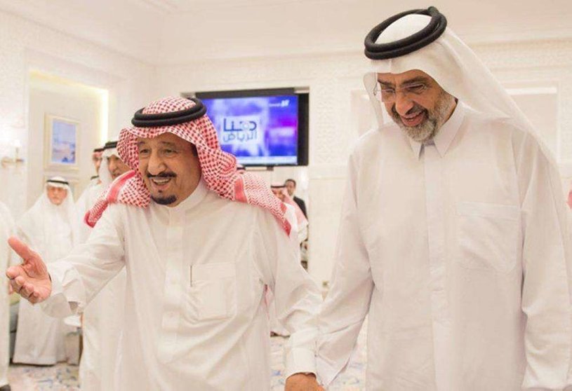 El Rey Salman recibe al jeque de Qatar en su residencia de Marruecos