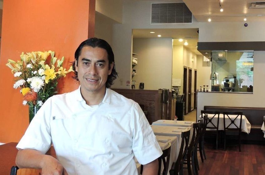 El chef Carlos Gaytán, en el interior del restaurante Mexique en Chicago. (Patricia Mogollón)