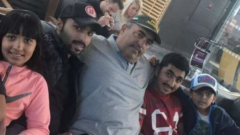 La familia de Sharjah en el Aeropuerto de Oslo. (Khaleej Times)