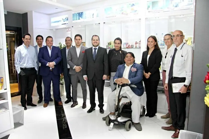 Foto de familia de asistentes y representantes de ProEcuador tras la celebración del networking. (EL CORREO)