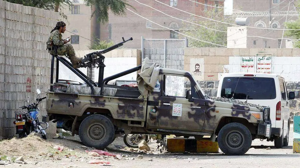 Un rebelde hutí en la capital de Yemen, Saná.