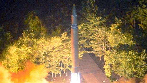 En la imagen de EFE, un misil balístico de Corea del Norte.