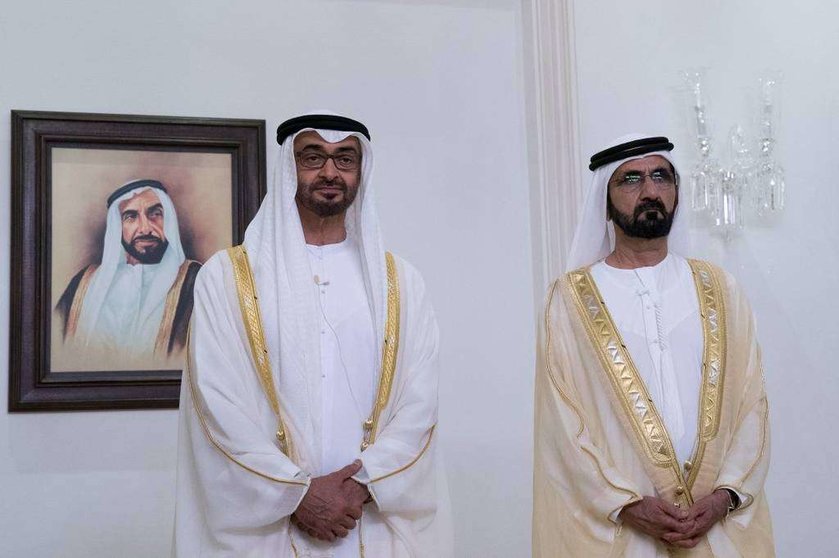 El gobernador de Dubai y el príncipe heredero de Abu Dhabi durante el saludo por el Eid. (WAM)