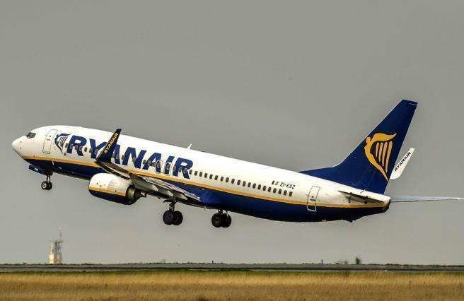 En la imagen de AFP, un avión de la aerolínea irlandesa de bajo coste Ryanair.