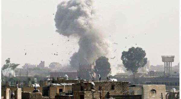 En la imagen de EFE, bombardeos de la Coalición Árabe en Yemen.
