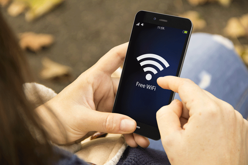 Un teléfono móvil con conexión de Etisalat. (Fuente externa)