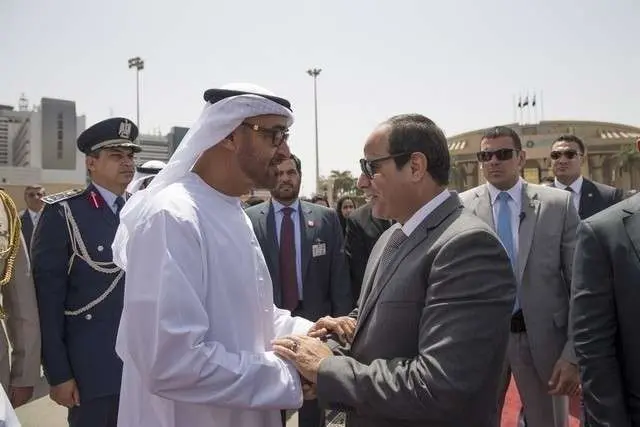 El jeque Mohammed bin Zayed y el presidente Abdel Fattah El Sisi en un encuentro en El Cairo.