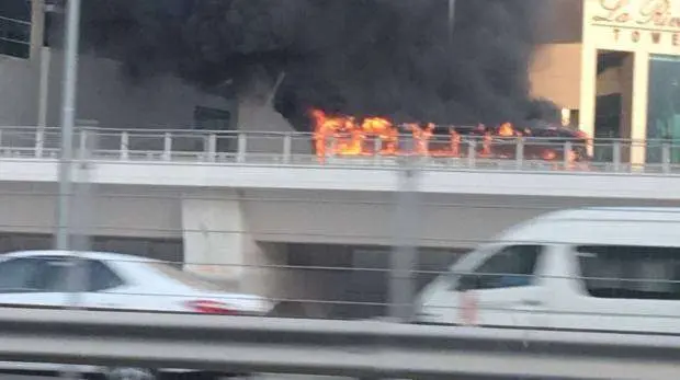 Una imagen de las redes sociales del fuego en el autobús de Dubai.