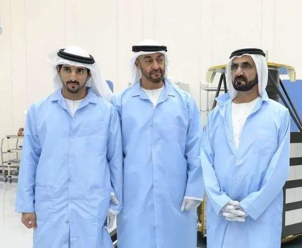 De izquierda a derecha, el príncipe heredero de Dubai, el príncipe heredero de Abu Dhabi y el gobernador de Dubai.