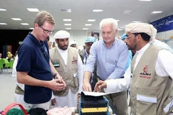 Anders Pedersen, coordinador humanitario de la ONU en Jordania, durante su visita al campamento de refugiados emiratí. 