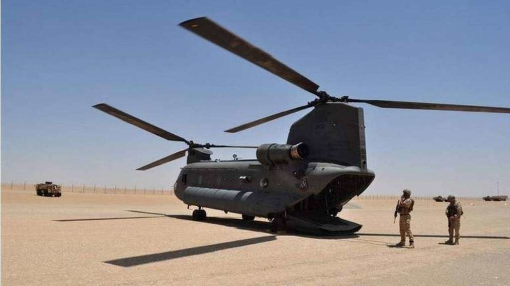 Helicóptero del Ejército de Emiratos Árabes en una base de Yemen. (AP)