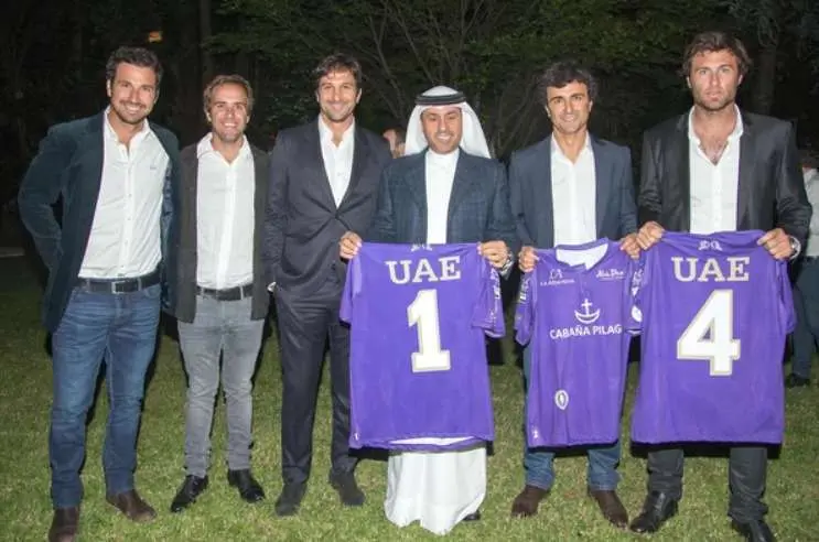 En la imagen de Pablo Ramírez, el equipo de polo durante la presentación.