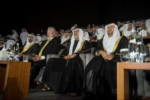 El ministro de EAU Nahyan bin Mubarak asiste a la inauguración oficial de WorldSkills Abu Dhabi 2017.