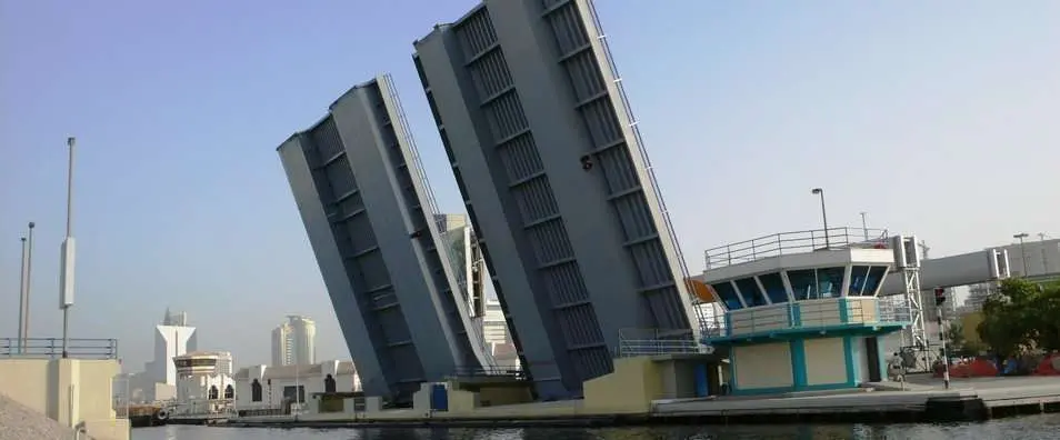 El puente Al Maktoum de Dubai.