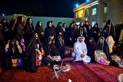 Sheikh Abdullah bin Zayed, durante su visita a la sede de la Unión General de Mujeres en Abu Dhabi. (WAM)