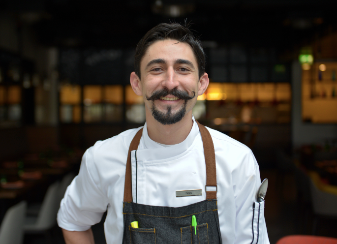 El chef Iván Vidal en el restaurante La tablita. (Cedida)