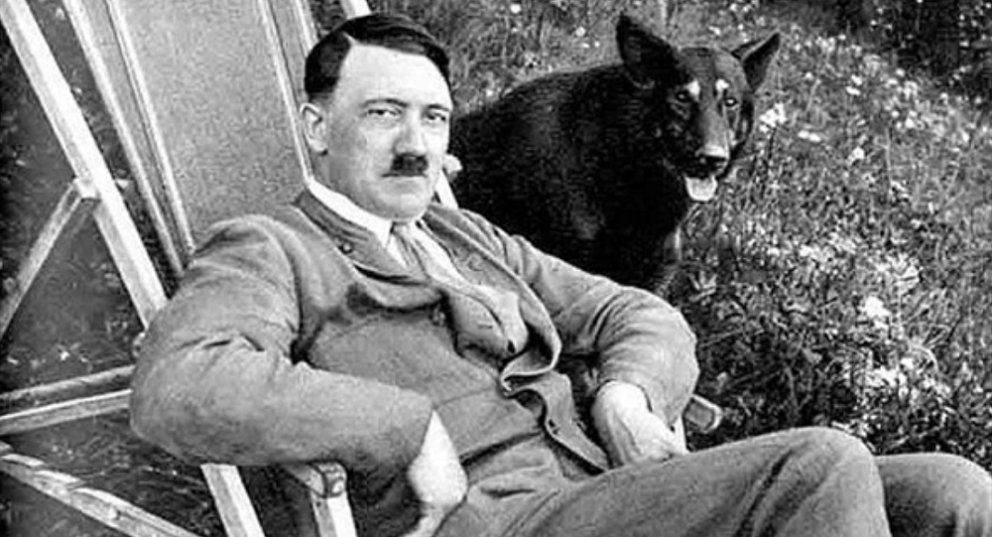 El genocida Adolf Hitler.