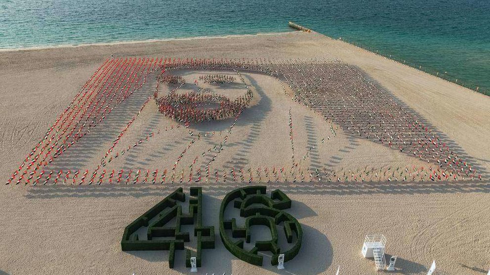 La imagen del jeque Zayed en una playa de Dubai.