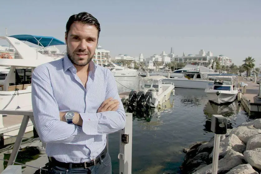 Borja Vela, con la marina de Dubai Golf de fondo. (EL CORREO)