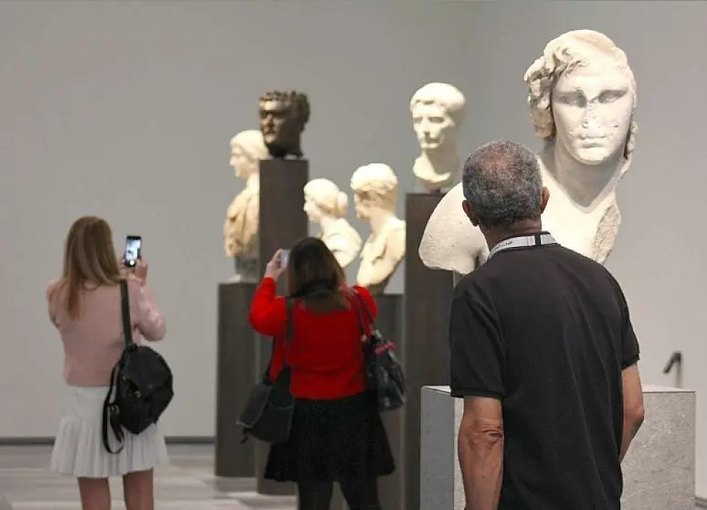 El Louvre de Abu Dhabi guarda grandes tesoros artísticos en sus espaciosas galerías. (EL CORREO)