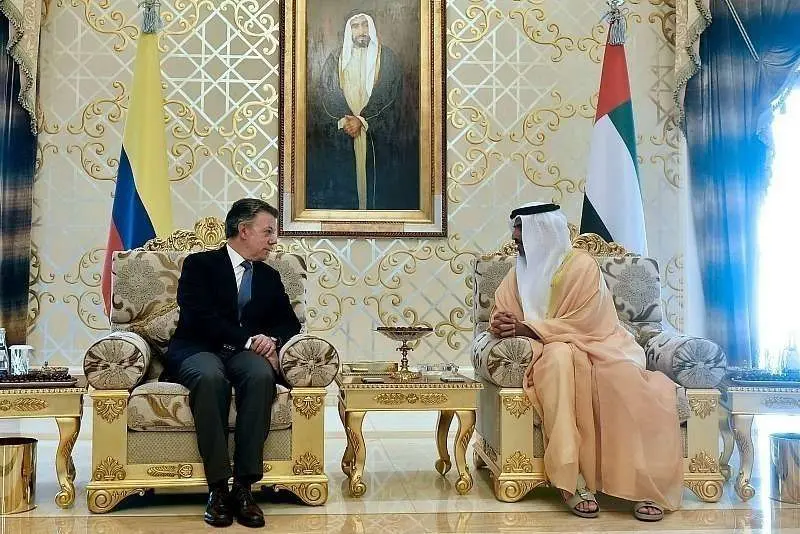 El presidente de Colombia durante su encuentro con el jeque Hamed Al Nahyan. (César Carrión)