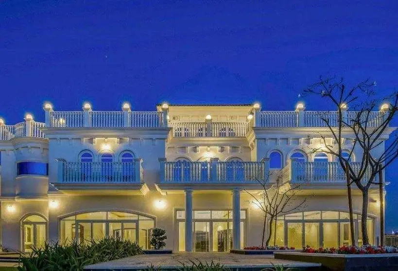 Una villa situada en la Palmera de Dubai cuenta con excelentes vistas.