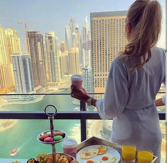 Un desayuno de lujo en Dubai Marina. (Instagram)