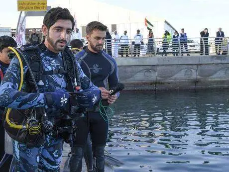 Sheikh Hamdan,durante su participación en la jornada de voluntariado en Dubai. (WAM)