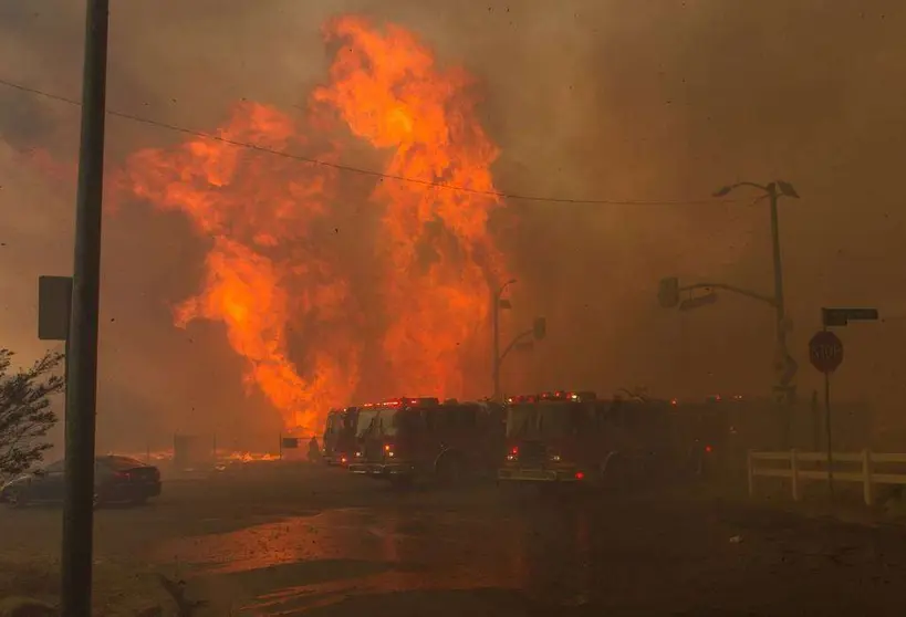 Uno de los incendios declarados esta semana en Los Ángeles (Tod Sudmeier, LA County Fire)