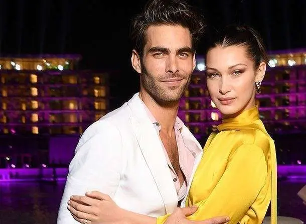 Bella Hadid y Jon Kortajarena en Dubai.