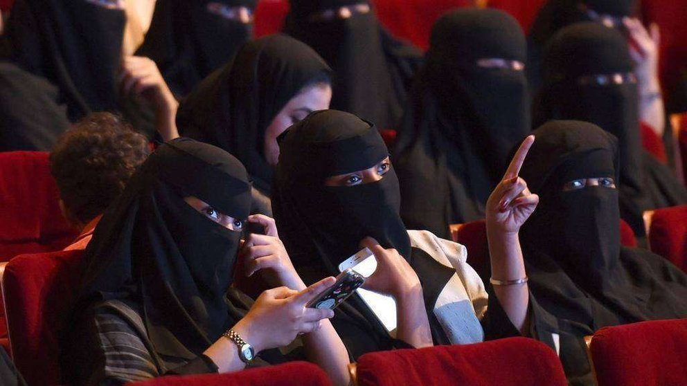 En la imagen de AFP, mujeres saudíes durante un festival en Riad.