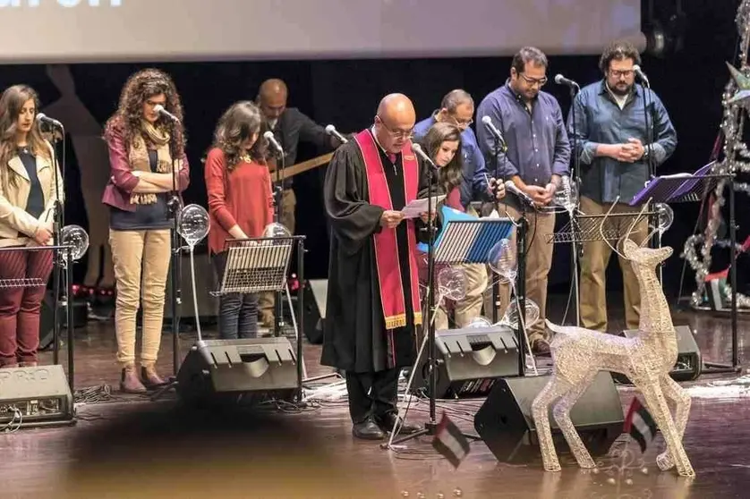 En la imagen del diario The National, la iglesia de Corea realiza la oración en Abu Dhabi.