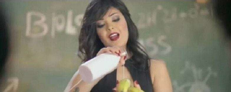 Una captura de pantalla del vídeo de la cantante egipcia.
