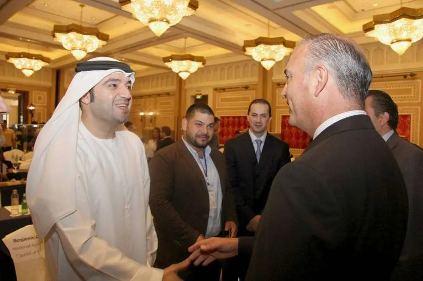 El secretario de Agricultura de México, José Calzada Rovirosa, conversa con el vicepresidente de Relaciones Internacionales de la Cámara de Comercio de Dubai, Hassan Al Hashemi -izquierda- durante su última visita a Emiratos Árabes. (EL CORREO)