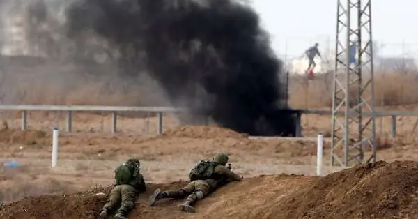 Dos soldados israelíes en la frontera de Gaza. (Fuente externa)